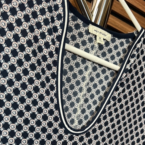 Max Studio Dress with a fun sleeve - simple on-the-go dress - size Medium - Picture 3 of 5